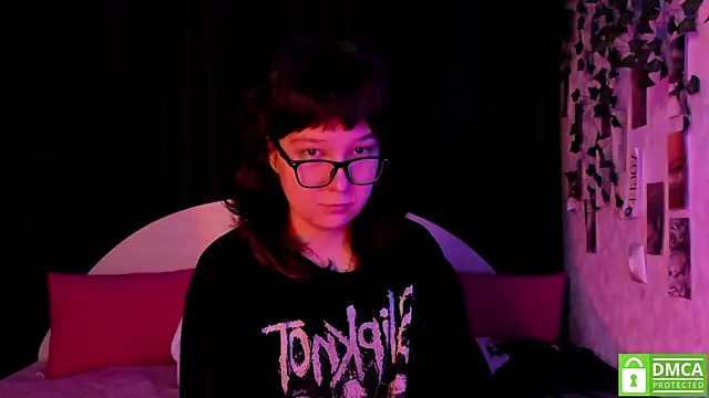 Snapshot of dreamgirllovee chatting on 11-10-25, 10:42 dreamgirllovee online show from 11-10-25, 10:42