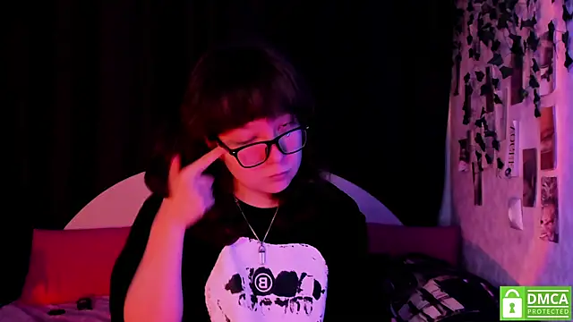 Snapshot of dreamgirllovee chatting on 11-13-25, 01:15 dreamgirllovee online show from 11-13-25, 01:15