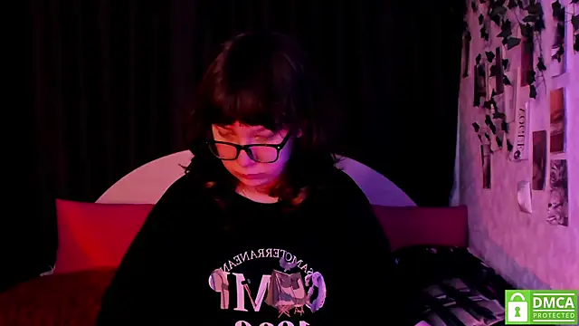 Snapshot of dreamgirllovee chatting on 11-26-25, 11:06 dreamgirllovee online show from 11-26-25, 11:06