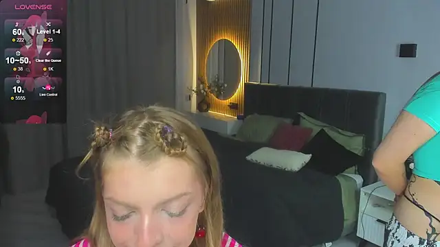 Hannah Carr online show from 11-16-25, 05:40