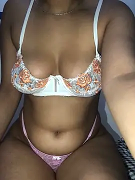 Snapshot of Moroccan_bitch chatting on 02-16-25, 06:21 Moroccan bitch online show from 02-16-25, 06:21