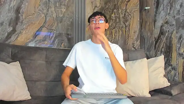 Snapshot of Daviid_laidd chatting on 10-23-25, 08:07 Daviid laidd online show from 10-23-25, 08:07