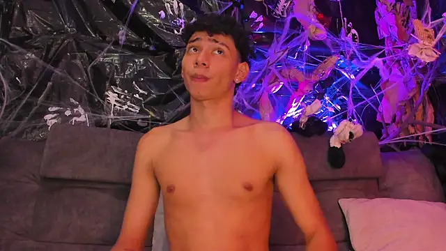 Snapshot of Daviid_laidd chatting on 10-28-25, 08:44 Daviid laidd online show from 10-28-25, 08:44