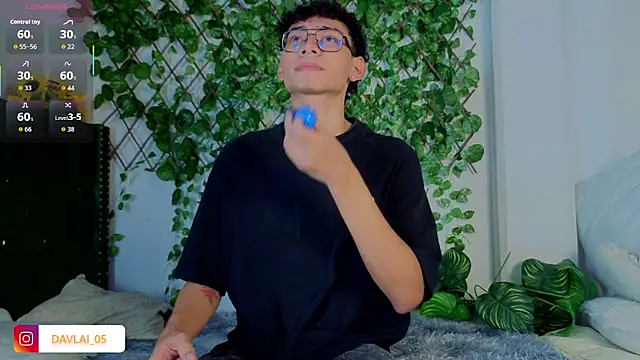 Snapshot of Daviid_laidd chatting on 11-15-25, 08:49 Daviid laidd online show from 11-15-25, 08:49