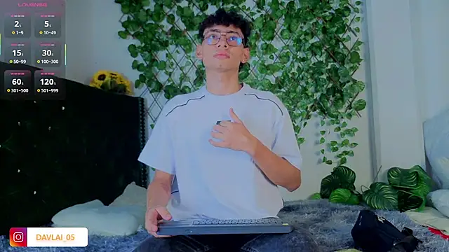 Snapshot of Daviid_laidd chatting on 11-17-25, 01:17 Daviid laidd online show from 11-17-25, 01:17