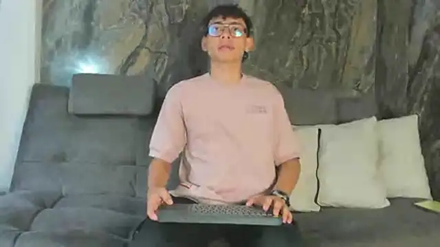 Snapshot of Daviid_laidd chatting on 12-15-25, 07:29 Daviid laidd online show from 12-15-25, 07:29