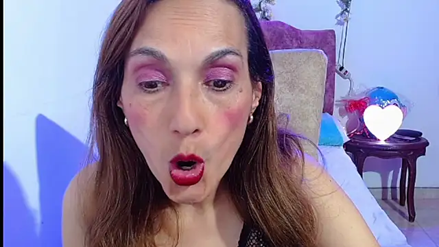 italagomez  online show from 11-07-25, 11:49