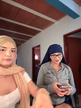 lalilamassu1 online show from 11-04-25, 06:40