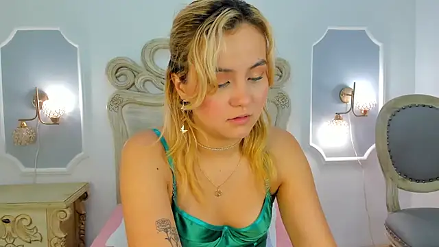 Snapshot of Sara__Williams chatting on 12-18-24, 03:58 Sara Williams online show from 12-18-24, 03:58