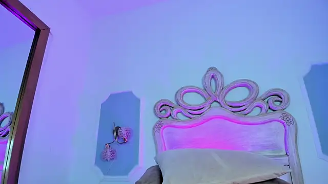 Snapshot of Sara__Williams chatting on 11-19-25, 03:50 Sara Williams online show from 11-19-25, 03:50