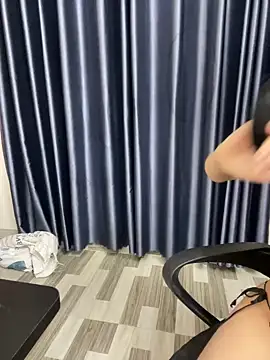 Louis Baby online show from 12-06-24, 01:33