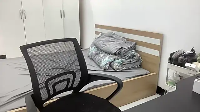 Louis Baby online show from 09-11-25, 02:39