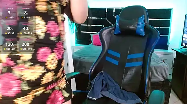 Snapshot of -MiaDelight- chatting on 03-06-25, 07:43 -MiaDelight- online show from 03-06-25, 07:43