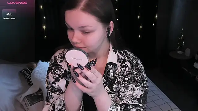 Snapshot of EvaBae chatting on 12-13-24, 07:36 EvaBae online show from 12-13-24, 07:36