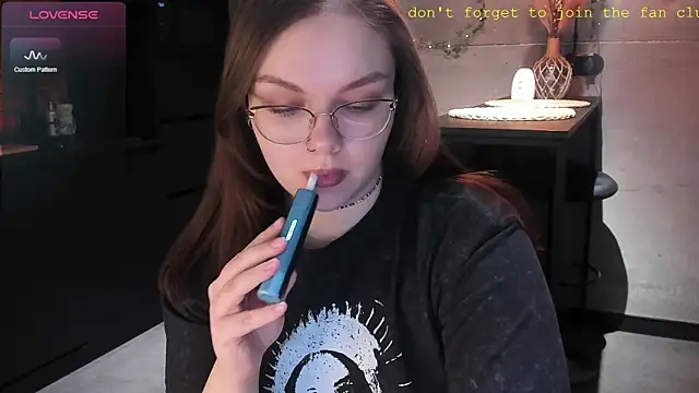 Snapshot of EvaBae chatting on 01-05-25, 04:16 EvaBae online show from 01-05-25, 04:16