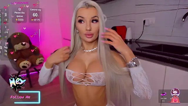 Snapshot of CelyneMay chatting on 01-15-26, 02:32 CelyneMay online show from 01-15-26, 02:32