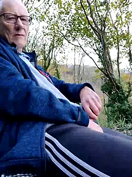 Snapshot of cutaboverest chatting on 11-03-25, 03:35 cutaboverest online show from 11-03-25, 03:35