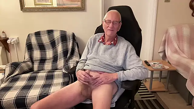 Snapshot of cutaboverest chatting on 11-05-25, 04:07 cutaboverest online show from 11-05-25, 04:07