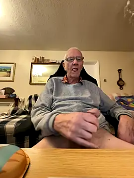 Snapshot of cutaboverest chatting on 11-30-25, 04:11 cutaboverest online show from 11-30-25, 04:11