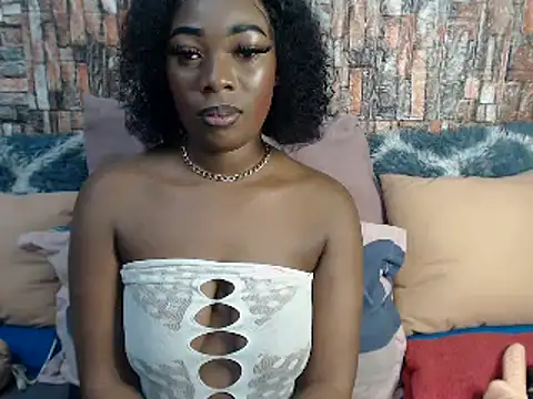 Snapshot of Foxy_African chatting on 01-25-25, 02:15 Foxy African online show from 01-25-25, 02:15