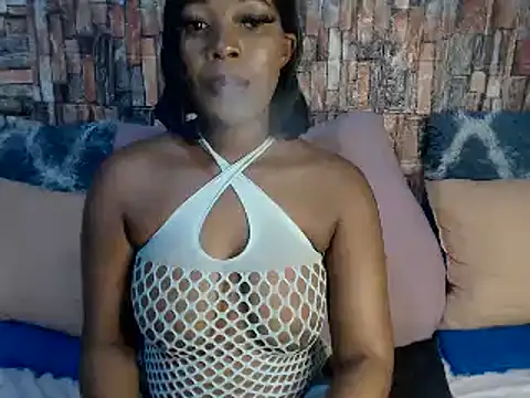 Snapshot of Foxy_African chatting on 03-17-25, 11:53 Foxy African online show from 03-17-25, 11:53