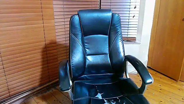 Snapshot of Foxy_African chatting on 10-16-25, 04:08 Foxy African online show from 10-16-25, 04:08