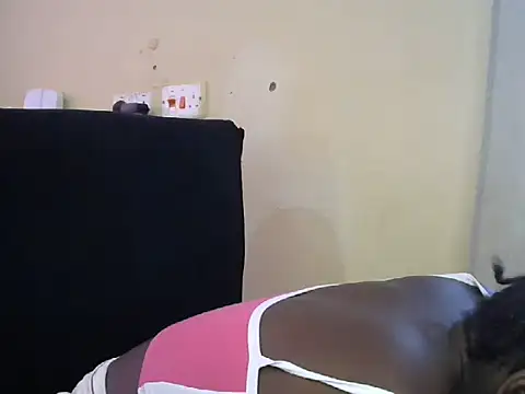 Snapshot of Smasher2010 chatting on 10-15-25, 12:05 Smasher2010 online show from 10-15-25, 12:05