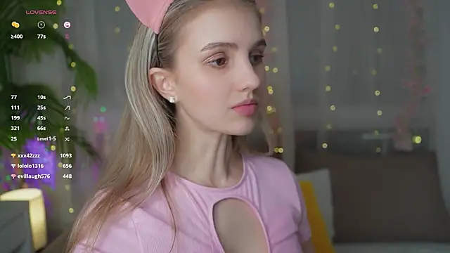 Fluffy-Angel online show from 12-25-24, 03:17