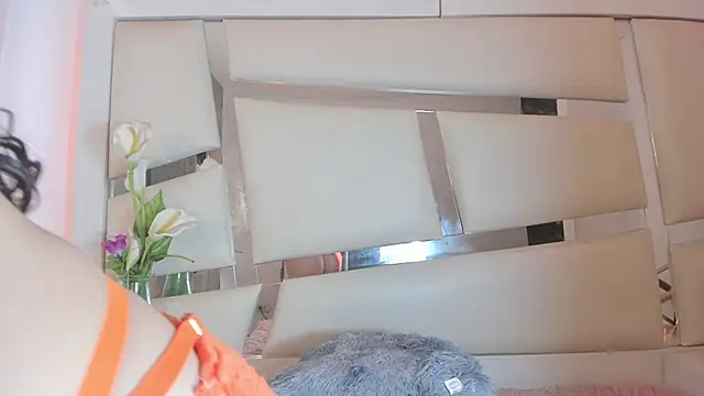 chrystal js online show from 02-07-25, 04:03