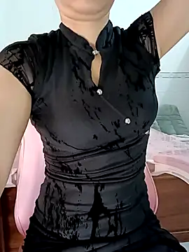 Snapshot of ___Erin___ chatting on 11-12-25, 02:45 Erin online show from 11-12-25, 02:45