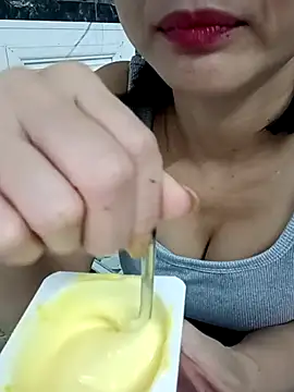 Snapshot of ___Erin___ chatting on 11-16-25, 03:56 Erin online show from 11-16-25, 03:56