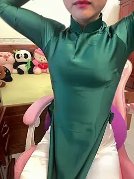    Erin    online show from 04-26-26, 01:47