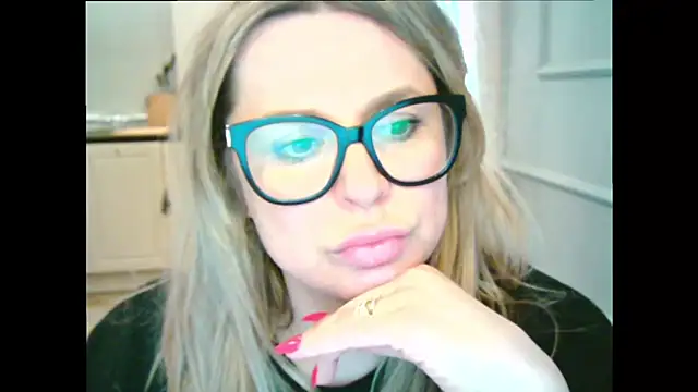 Snapshot of teaseDiana chatting on 02-14-25, 05:14 teaseDiana online show from 02-14-25, 05:14