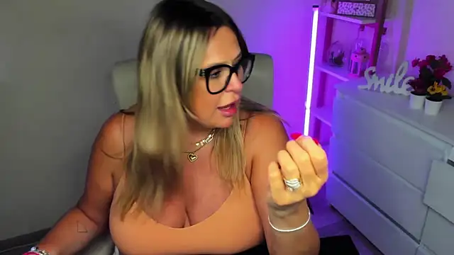 Snapshot of teaseDiana chatting on 03-13-25, 09:54 teaseDiana online show from 03-13-25, 09:54