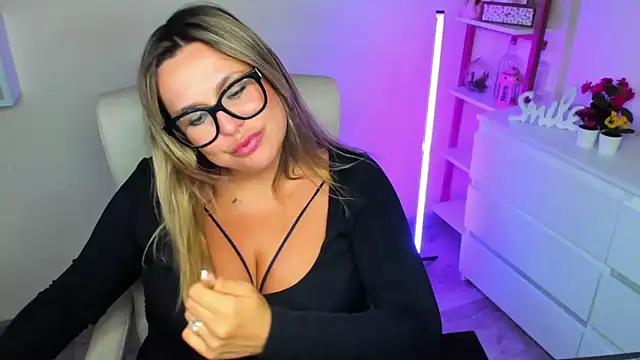 Snapshot of teaseDiana chatting on 03-20-25, 09:59 teaseDiana online show from 03-20-25, 09:59