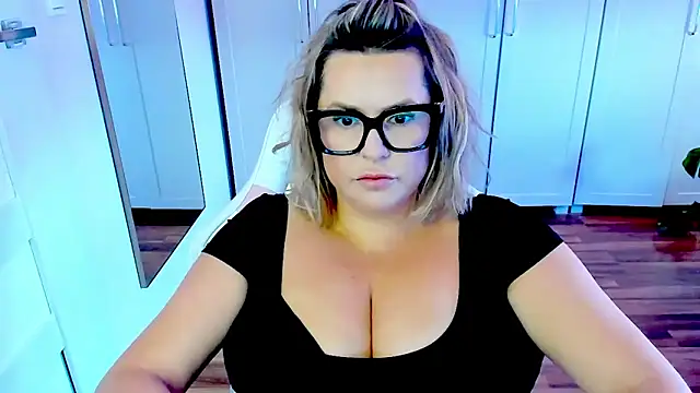 Snapshot of teaseDiana chatting on 06-09-26, 06:03 teaseDiana online show from 06-09-26, 06:03