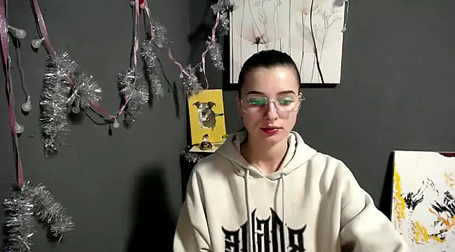 Snapshot of lady_olivia_ chatting on 12-19-24, 01:40 lady olivia  online show from 12-19-24, 01:40