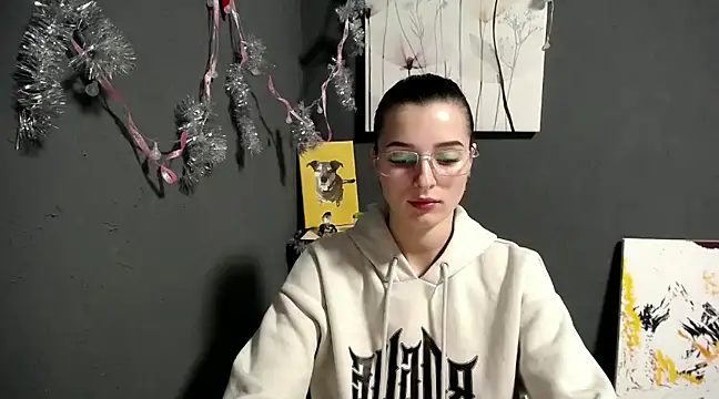 Snapshot of lady_olivia_ chatting on 12-19-24, 08:23 lady olivia  online show from 12-19-24, 08:23