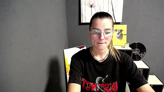 Snapshot of lady_olivia_ chatting on 09-22-25, 04:09 lady olivia  online show from 09-22-25, 04:09