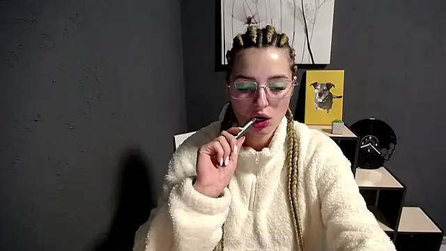 Snapshot of lady_olivia_ chatting on 10-17-25, 02:52 lady olivia  online show from 10-17-25, 02:52