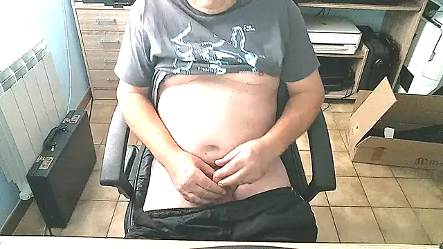 Snapshot of urick10500 chatting on 11-14-25, 12:59 urick10500 online show from 11-14-25, 12:59