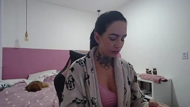 Snapshot of YasmimBrasil chatting on 06-12-26, 06:01 YasmimBrasil online show from 06-12-26, 06:01