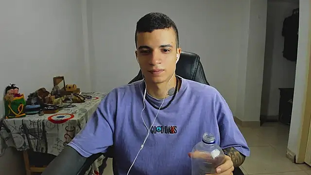 Snapshot of Balo_lovers chatting on 01-22-25, 02:46 Balo lovers online show from 01-22-25, 02:46