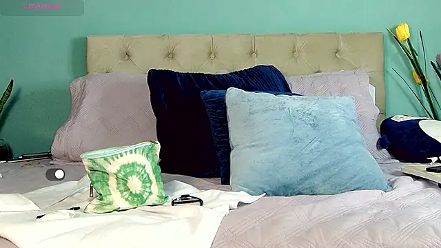 yanella fire online show from 03-08-26, 11:25