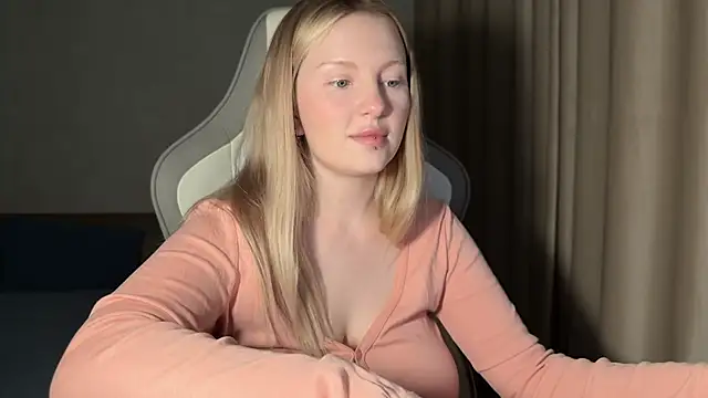 Snapshot of x_ivy_x chatting on 11-12-25, 04:51 x ivy x online show from 11-12-25, 04:51