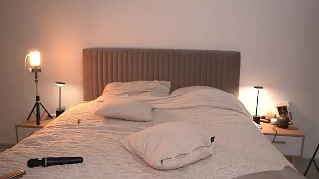 arielbell  online show from 04-22-26, 10:06