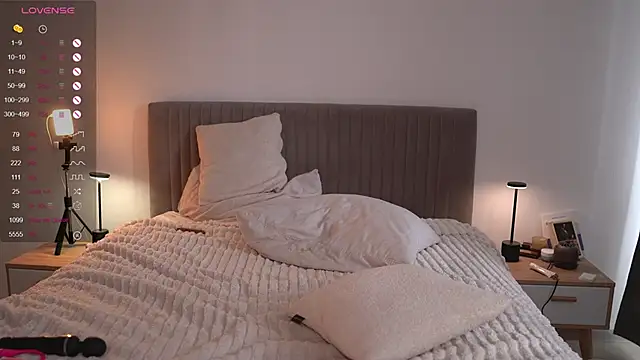 arielbell  online show from 04-23-26, 01:02