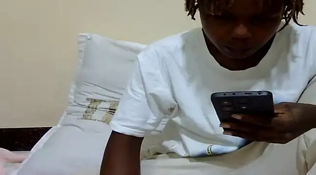 Snapshot of Sexy_kienyeji chatting on 02-03-25, 05:46 Sexy kienyeji online show from 02-03-25, 05:46