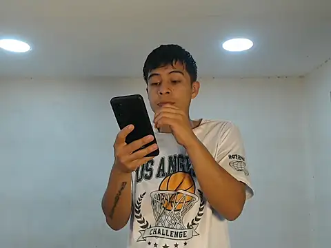 Snapshot of danielitopapuu chatting on 10-22-25, 12:27 danielitopapuu online show from 10-22-25, 12:27