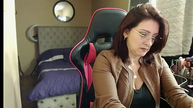 Carol Scottt online show from 11-13-25, 04:55